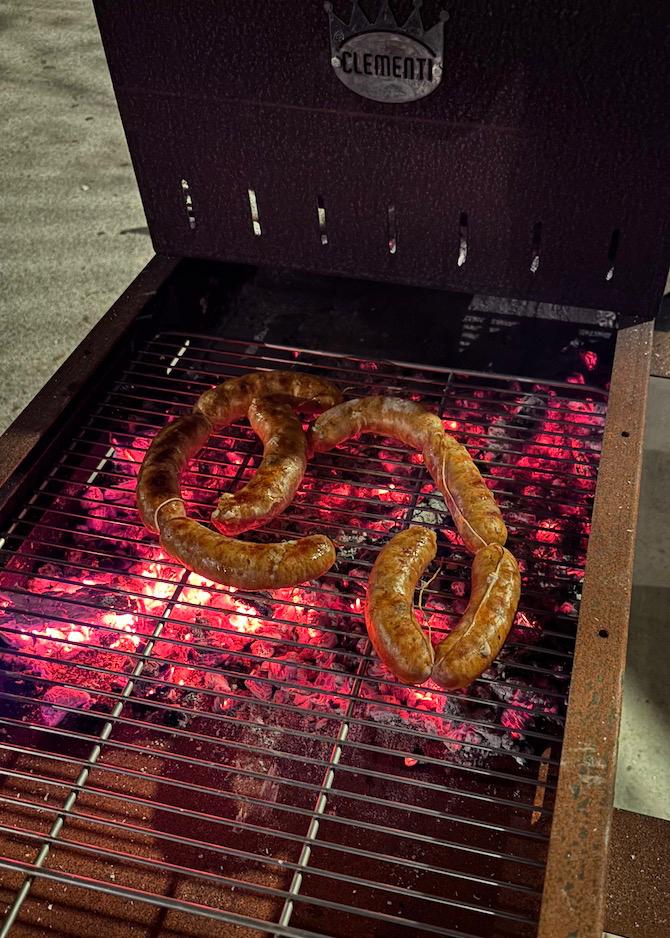 Salsicce sul barbecue al Parco del Sele