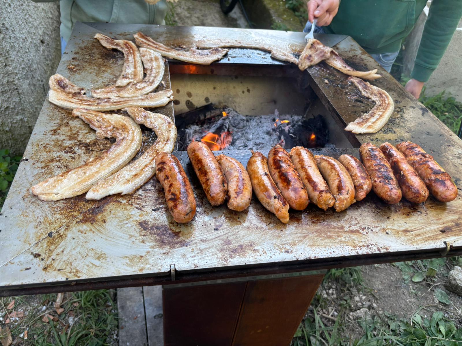 Salsicce e pancetta alla griglia